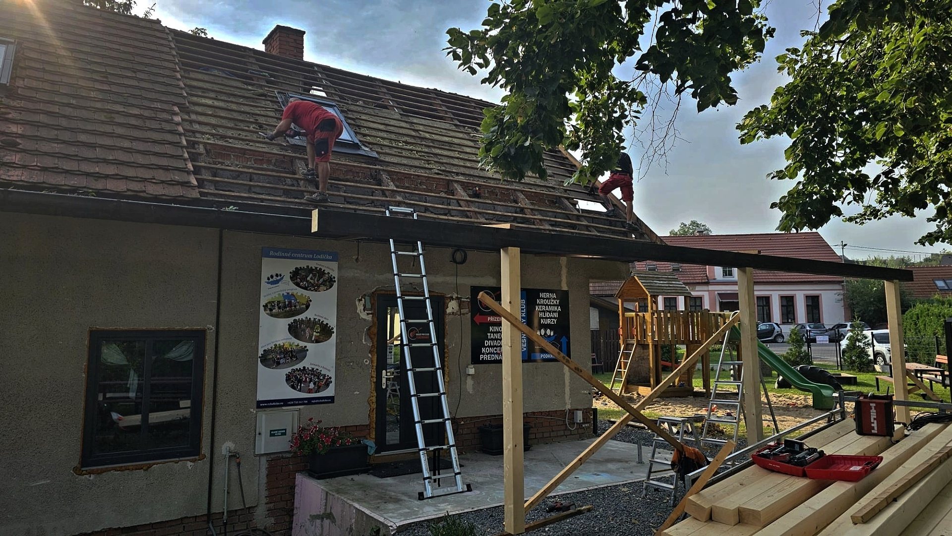 Rekonstrukce střechy společenského domu